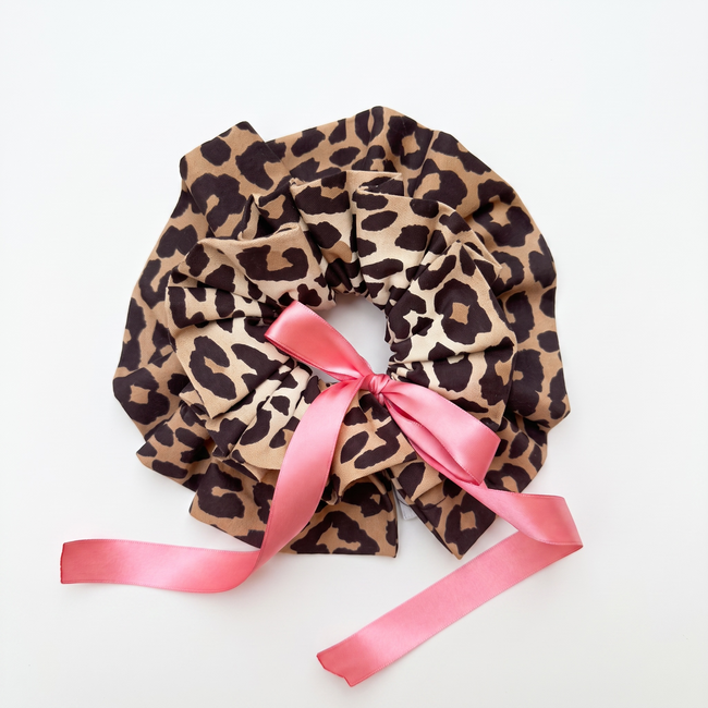 Leopard kiss